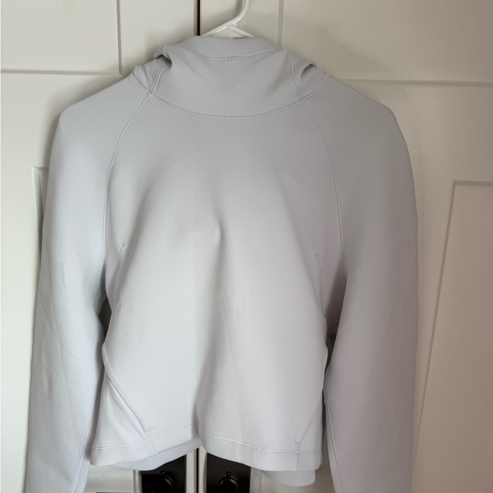 Nwot Lululemon AirWrap Pullover Hoodie in Alpine White, size 4. - Picture 5 of 6